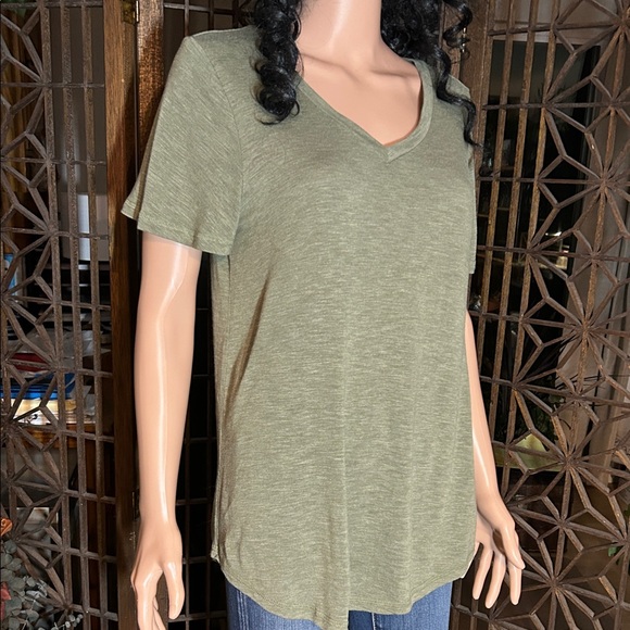 Jessica Simpson Tops - JESSICA SIMPSON OLIVE GREEN TSHIRT M